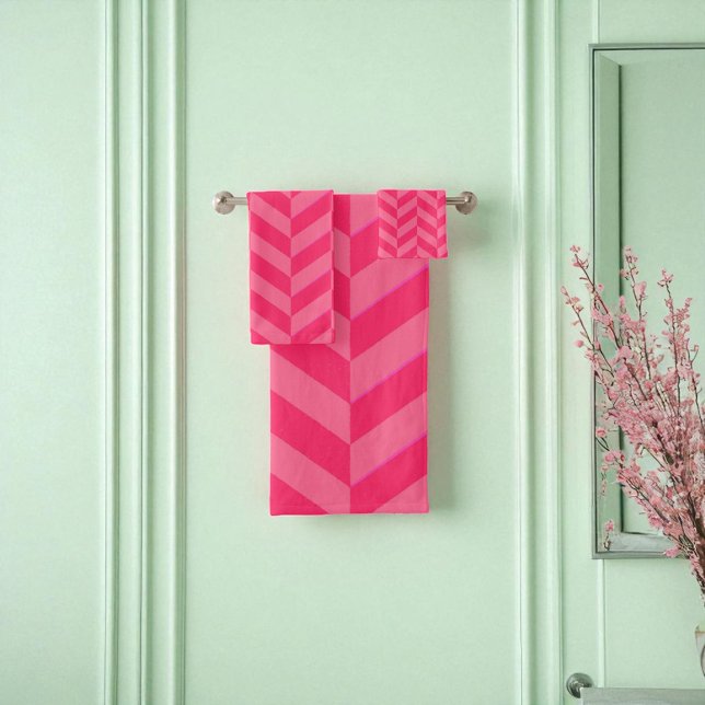 Moda de Chevron rosa y baño suave esencial (Pink Chevron Chic and Soft Bathroom Essential Bath Towel Set)
