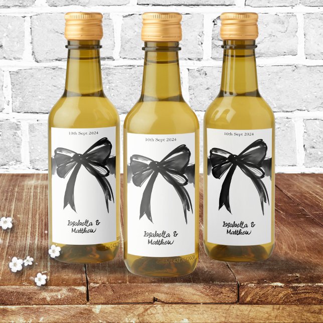 Moda moderna blanca y negra, favor de la boda de p (Black and White Modern Chic Cute Bow Ribbon Wedding Favor Wine Label gift idea for guests chic trend)