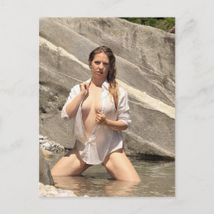 Modelo al aire libre caliente postal fotográfica