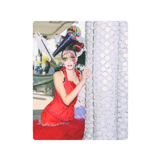 Modelo de arte mural Metalizado de vestimenta roja (Anverso)