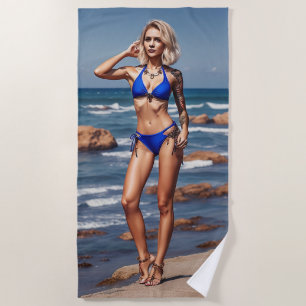 Modelo de playa chica posar en bikini toalla de pl