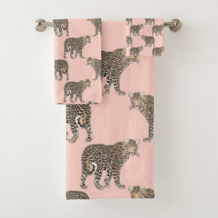 Modelo elegante de moda del animal del leopardo