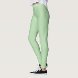 modelo que lleva leggings de cintura alta de color