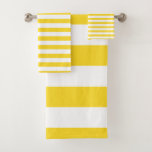 Modelo rayado amarillo y blanco vibrante moderno<br><div class="desc">Modelo amarillo y blanco moderno de las rayas. El amarillo vibrante del color se utiliza para este sistema de la toalla de baño del tema de la playa. Si usted necesita alguna ayuda o productos a juego,  éntrenos en contacto con por favor a través de nuestra tienda.</div>