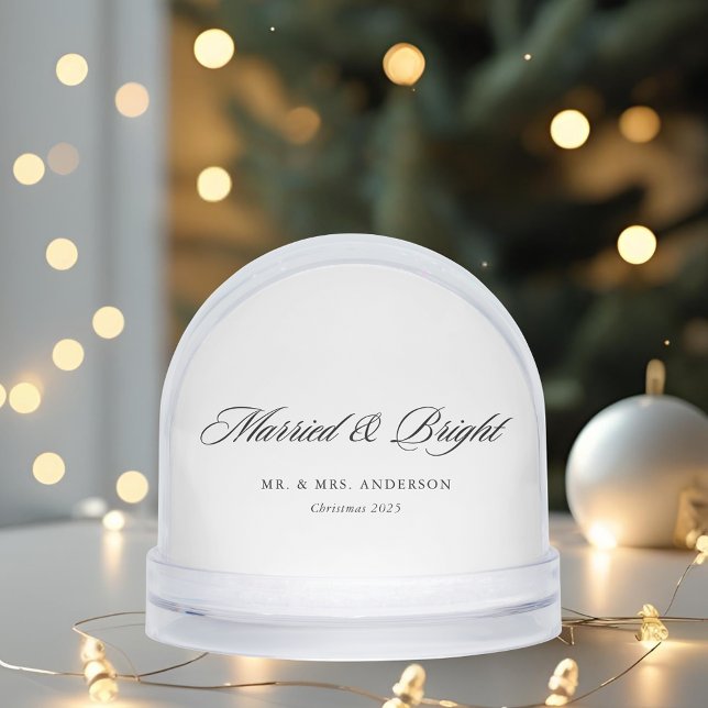 Modern Classic Married and Bright Newlywed Gift (Subido por el creador)