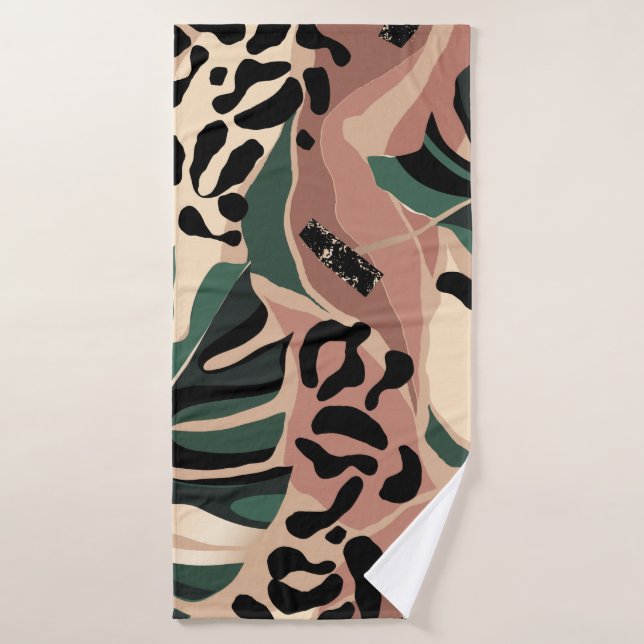 Modern exotic pattern with leopard skin. Creative  (Toalla de baño)