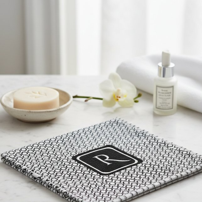 Modern Geometric Monogram Black White (Subido por el creador)