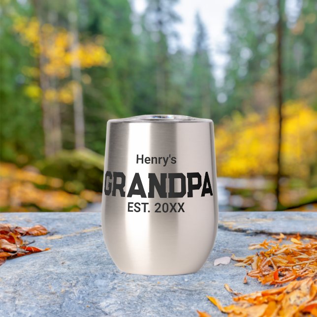 Modern Grandpa Established Est. Name Year  (Al aire libre (girado))