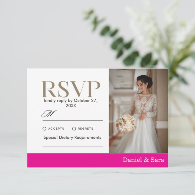 Modern Minimalist Wedding RSVP Card with Photo (Anverso de pie)