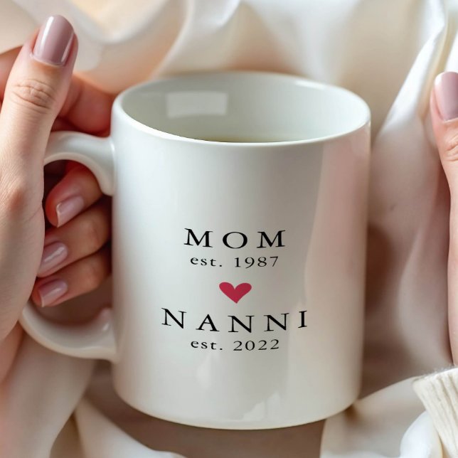 Modern Mom | Nanni Año Est. Taza de Café (Subido por el creador)