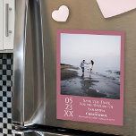 Modern Save the Date Photo Dusty Rosa Magnet<br><div class="desc">Esta tarjeta magnética es una excelente manera de hacer saber a sus amigos y familiares que deben guardar la fecha para su próximo boda. Presenta un diseño sencillo, moderno, artístico y minimalista con una foto cuadrada sobre un rosa polvoriento o fondo color rosa malva con texto blanco. La fecha se...</div>