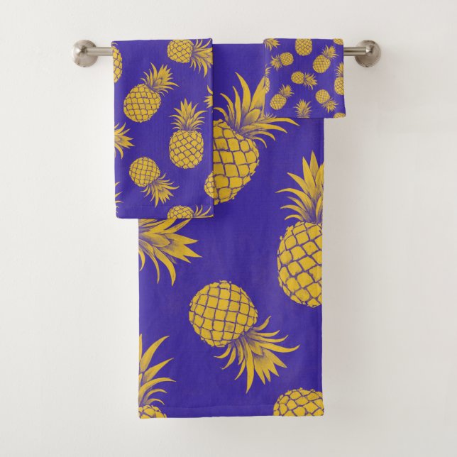 Modern Tropical Pineapple Watercolor (In situ)