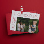 Moderna Feliz Navidad 2 Foto Tipografía Roja<br><div class="desc">¡Esta es la temporada para ser alegre! En esta temporada navideña, haz que tus celebraciones familiares sean especiales con esta tarjeta navideña moderna pero festiva de navidad moderna de 2 fotos de tipografía roja. La manera perfecta de enviar su amor y sus cálidos deseos a amigos y familia en esta...</div>