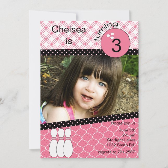 Moderna invitación a jugar bolos a chicas rosas co (Anverso)