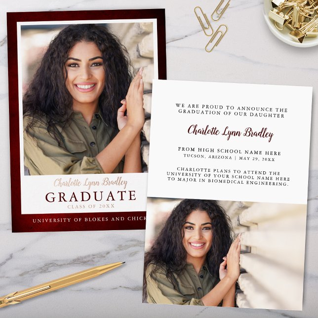 Moderna Invitación elegante de graduación de Relie (Modern burgandy elegant red and gold foil graduation announcement for college high school graduation)