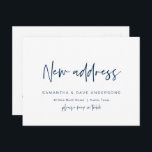 Moderna Invitación minimalista, nueva dirección re<br><div class="desc">Este moderno diseño minimalista nuevo hogar,  invitación móvil,  cambio de postales de dirección (con título de tarjeta,  nueva dirección). Es la manera perfecta de anunciar a sus amigos y familiares que se han mudado. (Fuente azul marino)#TeeshaDerrick</div>