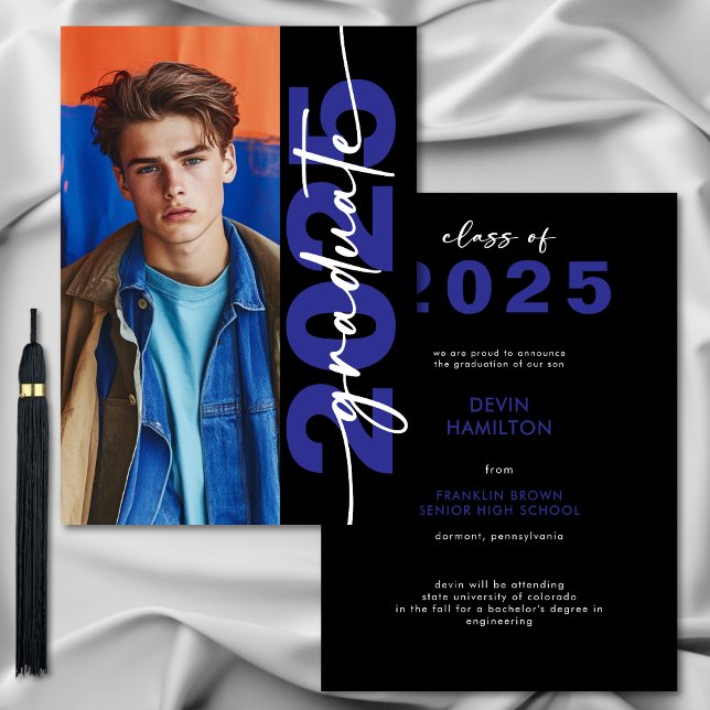 Moderna negrita tipografía azul Invitación de grad (Modern Bold Blue Typography Grad Announcement)