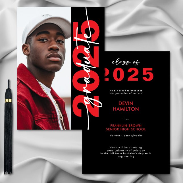 Moderna negrita tipografía roja Invitación de grad (Modern Bold Red Typography Grad Announcement)