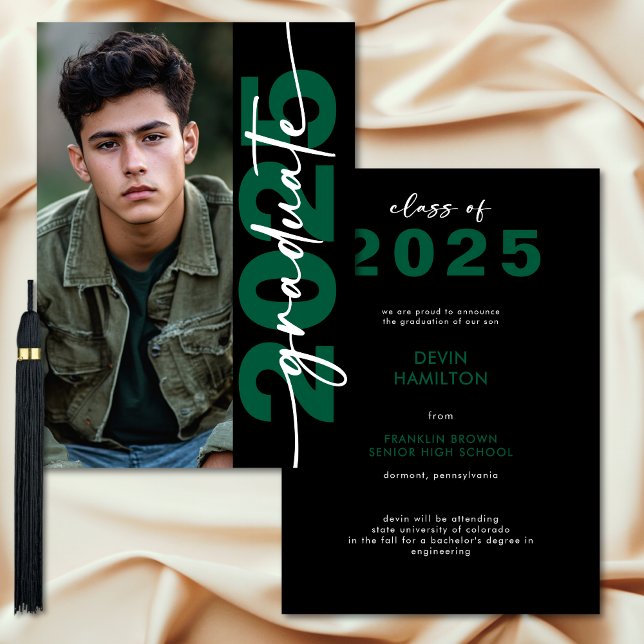 Moderna negrita tipografía verde Invitación de gra (Modern Bold Green Typography Grad Announcement)