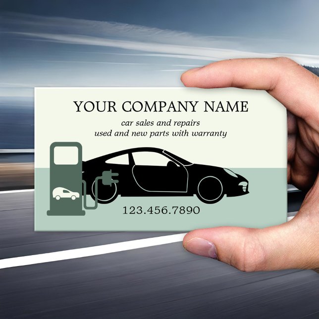 Moderna tarjeta de presentación de ventas de coche (Garage business card with an image of a car on green with charging station for an electric vehicle)
