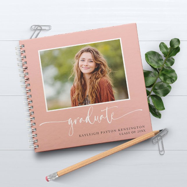 Moderno libro de graduación rosada con foto (Modern Pink Graduation Guest Book with Photo)