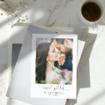 Moderno más allá del guión de agradecimiento 2 Bod<br><div class="desc">Tu día de bodas fue perfecto, y tus invitados fueron una gran parte de eso. ¿Qué mejor manera de decir "más allá de la gratitud" que con una tarjeta de agradecimiento que incluye dos de tus fotos favoritas de bodas? Esta hermosa tarjeta de agradecimiento boda es la manera perfecta de...</div>