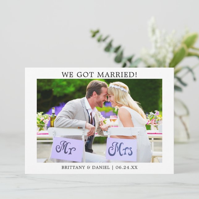 ¡Moderno Minimalista Simple Nos Casamos! Tarjeta (Anverso de pie)