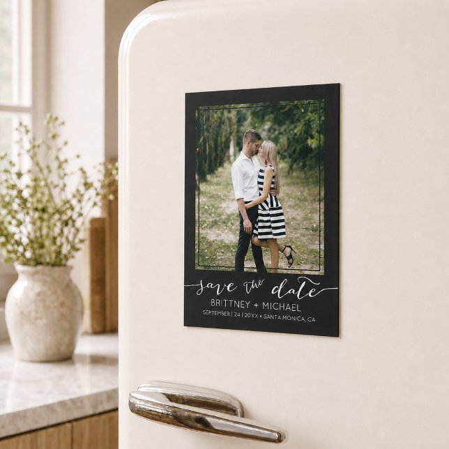 Moderno Save the Date de Foto Personalizada Negro (Announce your wedding with this modern custom photo save the date design. )