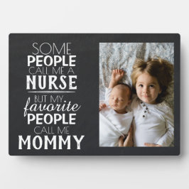 Moderno tablero de ajedrez en el marco de la placa