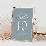 Moderno y elegante Boda azul turbio número de mesa<br><div class="desc">Tarjetas de números de tabla boda minimalistas y modernas con letras blancas con "Table" en escritura caligráfica moderna. El diseño tiene un fondo azul polvoriento o un color de su elección. El diseño se repite en la parte posterior. Para solicitar las tarjetas de tabla: agregue su nombre, fecha de boda...</div>