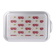 Cerezas rojas en la tapa de un pastel