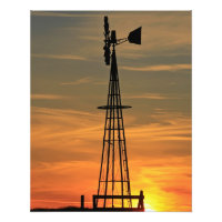 Molino de viento de Kansas Country con nubes, foto