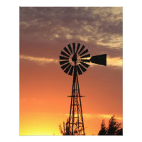 Molino de viento de Kansas Country con nubes, foto