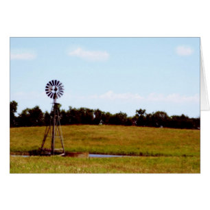 Molino de viento en campo