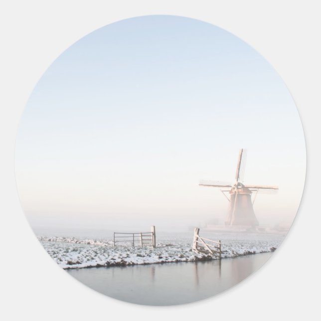 Molino de viento en la nieve en pegatina de invier (Anverso)