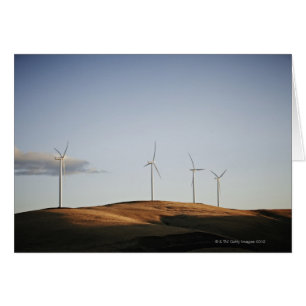 Molinos de viento en colina al atardecer 2