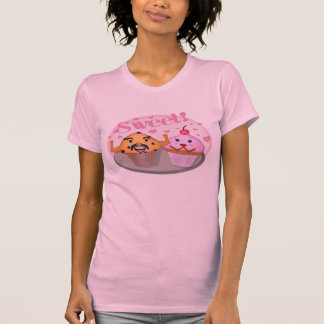 Mollete dulce del amor y camiseta rosada de la