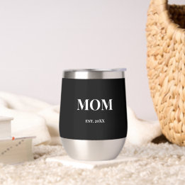 MOM Script est. 20XX Texto en Negrita Blanco sobre