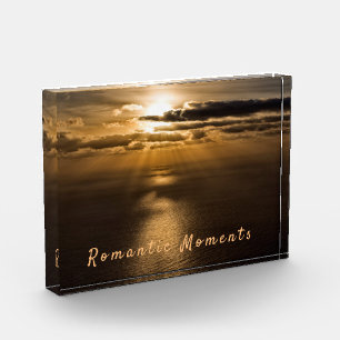 Momentos románticos puesta de sol foto del océano