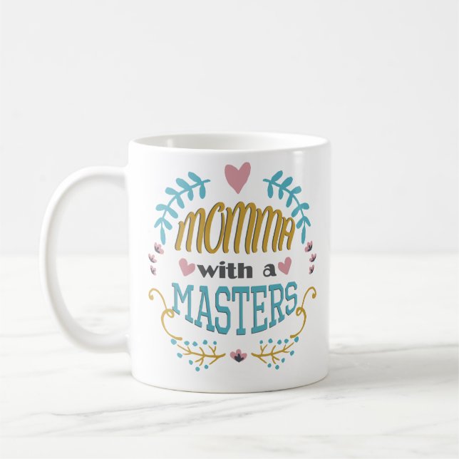 Momma con una taza de café de la graduación del (Izquierda)
