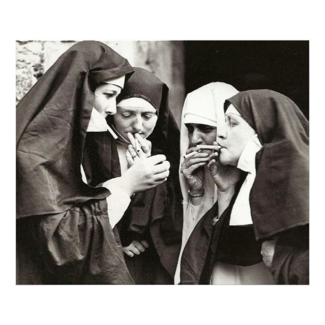 Monjas fumando fotografía vintage (Frente)