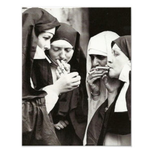 Monjas fumando fotografía vintage