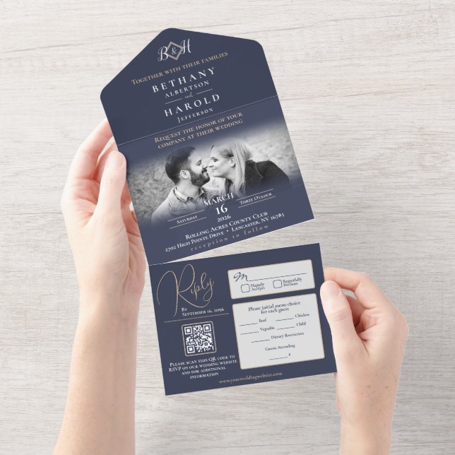 Monograma azul todo en una invitación de matrimoni (desgarro)