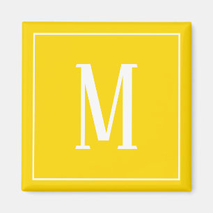 Monograma blanco en el imán cuadrado amarillo dor