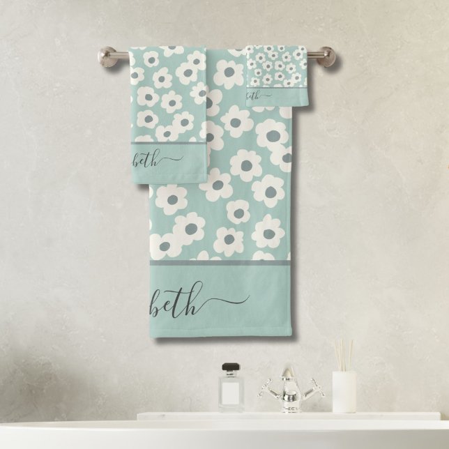 Monograma de guión Boho Verde Sage Blanco Gris Flo (Boho Mint Green White Gray Floral Wildflowers Bath Towel Set Monogrammed name)