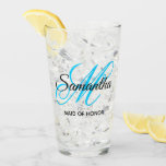 Monograma de honor negro y azul Aqua<br><div class="desc">Un monograma personalizado y elegante con un guión de caligrafía lujoso emparejado en azul y negro vivos del cielo acuático. Crea tu propio vaso de bonito, gracias por un regalo para una dama de honor o una dama de honor. Personalizar el color del tipo de letra monograma para que coincida...</div>