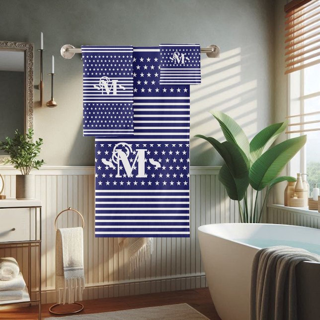 Monograma del Día de la Independencia Blanca Azul  (Blue White Independence Day Star & Stripe Monogram Bath Towel Set)