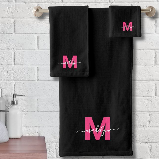 Monograma del nombre moderno del guión negro rosad (Black Hot Pink Modern Script Name Monogram Bath Towel Set)