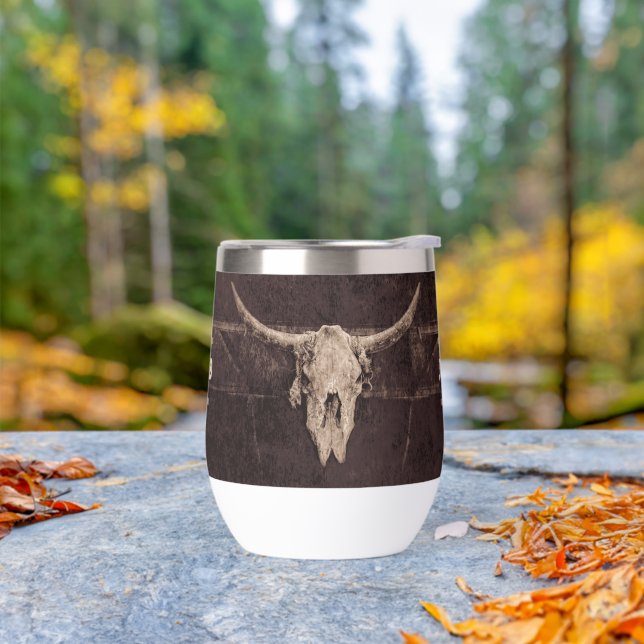 Monograma del viejo cráneo de toro beige ruidoso (Exterior)