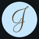 Monograma J marrón en etiqueta de favor azul claro<br><div class="desc">Los Regalos de Monograma tienen una enorme selección de sellos de correo USPS personalizables, pegatinas de sello para sobres, tarjetas de felicitación, camisetas, gorras, botones, imanes y mucho más. Estos monogramas son geniales para enviar invitaciones a bodas, invitaciones a la Fiesta del Aniversario, anuncios de graduación y fiestas de cumpleaños...</div>